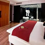 Sir Anthony Hotel