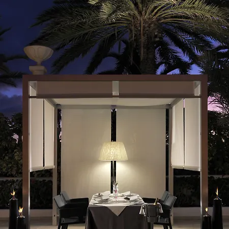 Sir Anthony Feriested Playa de las Américas