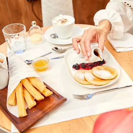 Sir Anthony פלאייה דה לאס אמריקס